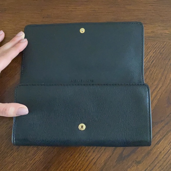 Authentic Michael Kors Wallet - Picture 2 of 3